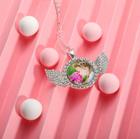 Necklace w/wings